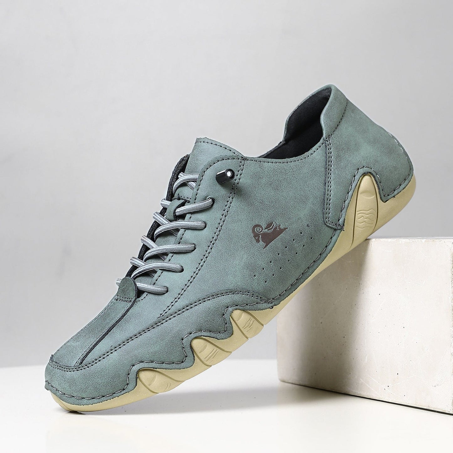 Comfortable Outdoor Men’s Comfortable Lace-Up Leather Shoes – Men Barefoot Style Casual Outdoor Sneakers E2802