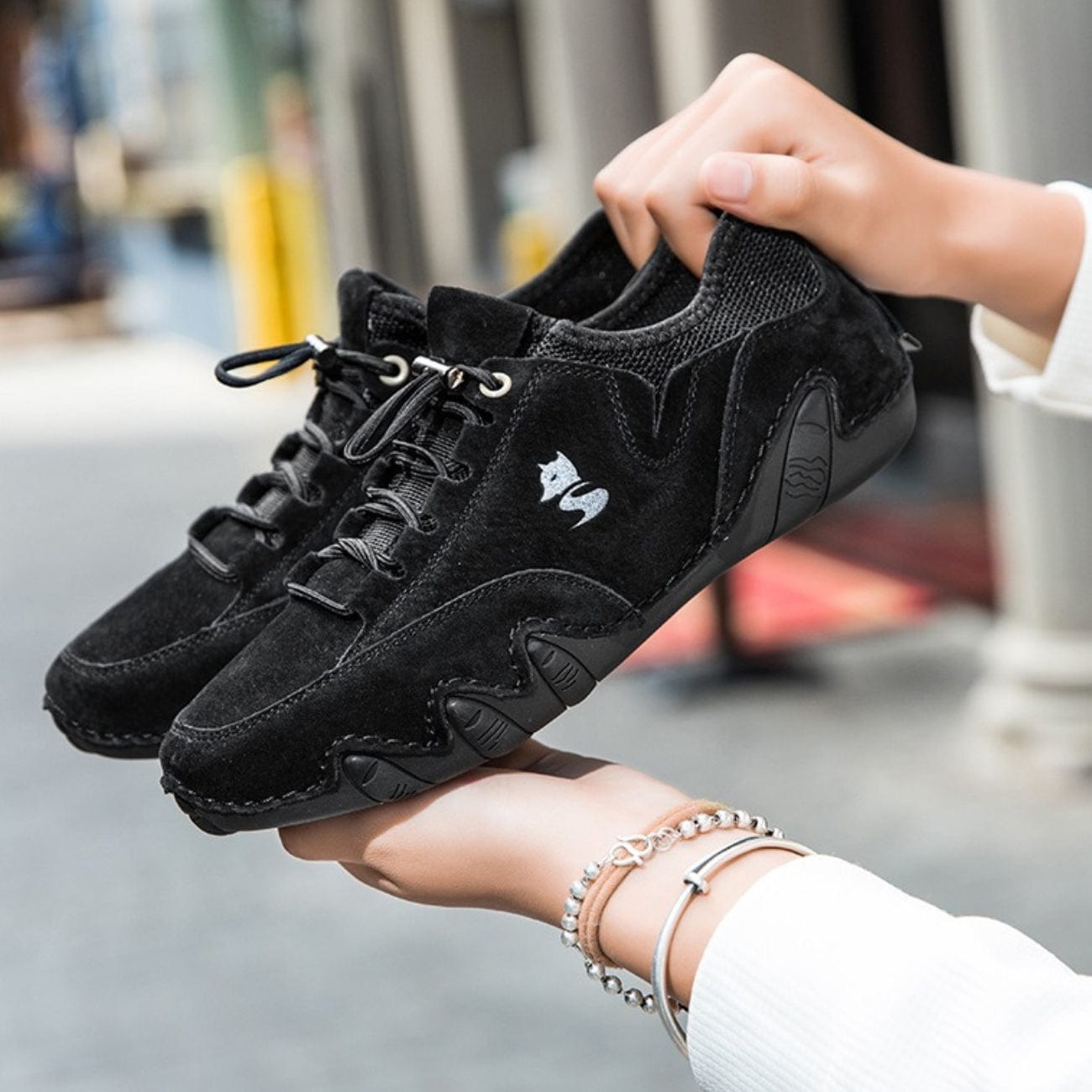 Women’s Waterproof Barefoot Outdoor Shoes – Leather Minimalist Hiking & Driving Sneakers D801