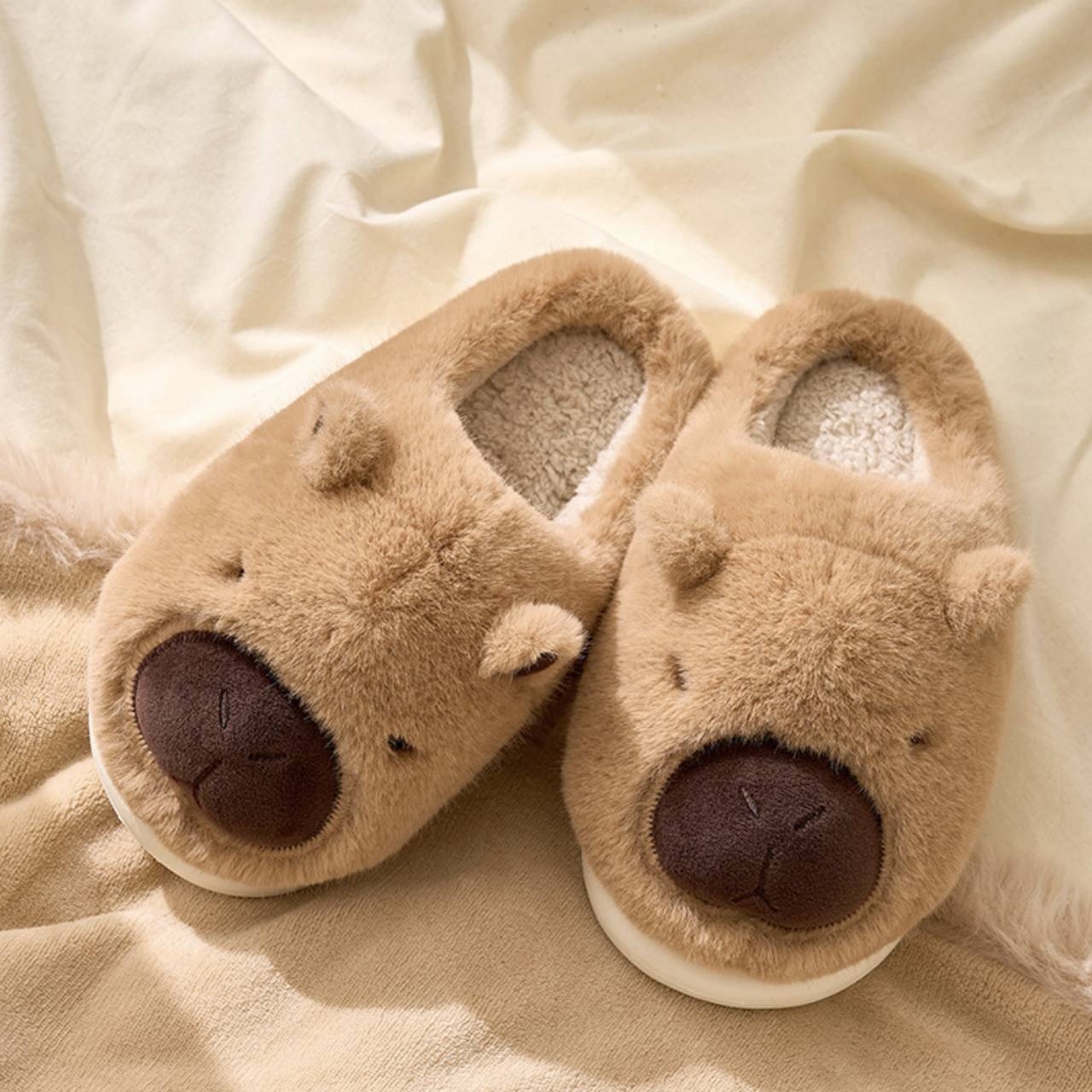 Cute Capybara Plush Slippers – Warm Fuzzy Winter House Shoes, Slip-On Cozy Animal Slippers for Women & Teens