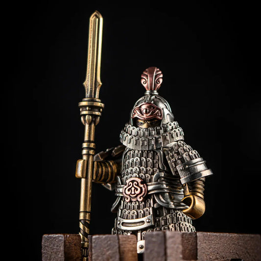 Collectible Metal Knight Figurine – Bronze Magnetic Detachable Armor for Desk Display